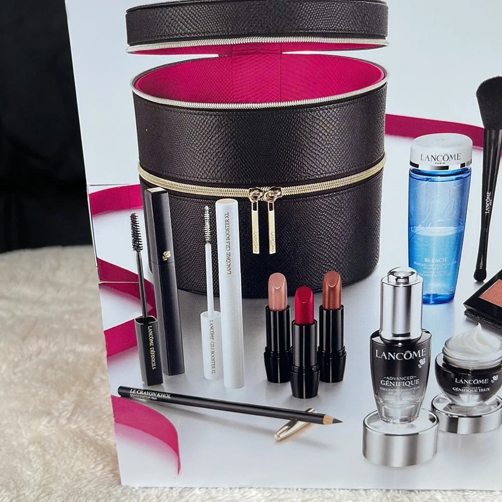 LANCÔME, FEATURING 11 FULL SIZES FAVORITES - Picture 3 of 9